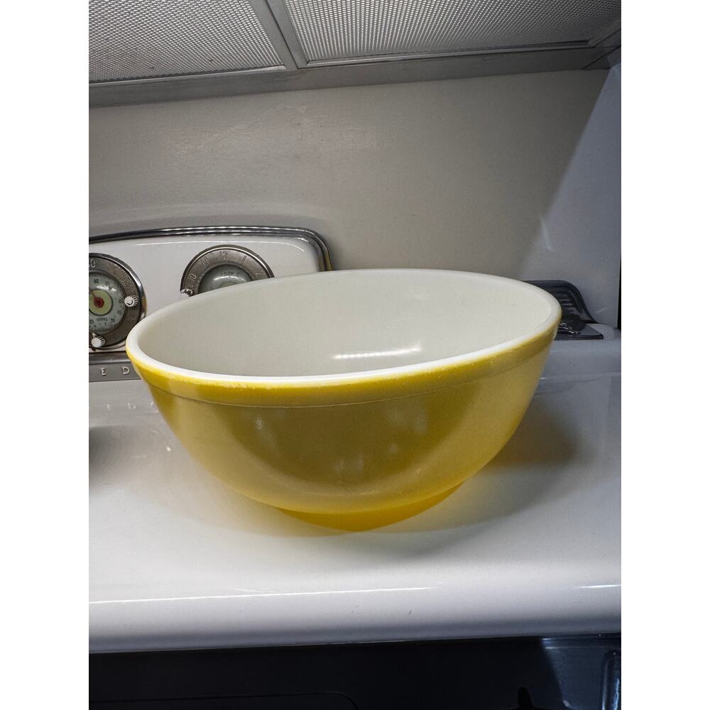 Vintage Pyrex Yellow Mixing Bowl 4 Qt 404 Primary Color Milk Glass 10.5" Large - Picture 3 of 8